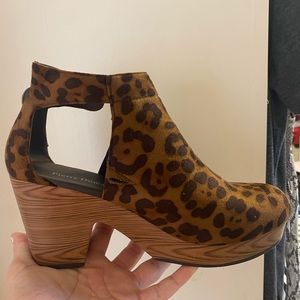 Ankle strap leopard shoes.  Excellent condition!
